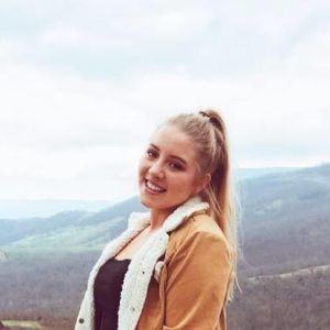 Meet your Posher, Lia